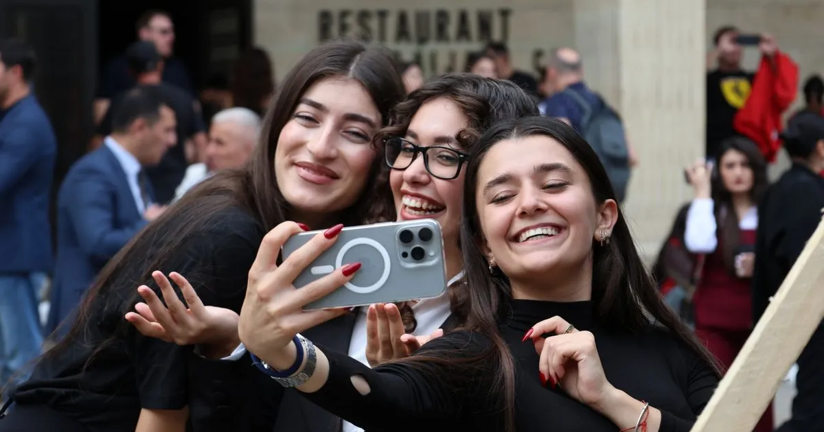 Bursa socială de 925 de lei nu acoperă costurile reale ale studenților, avertizează ANOSR