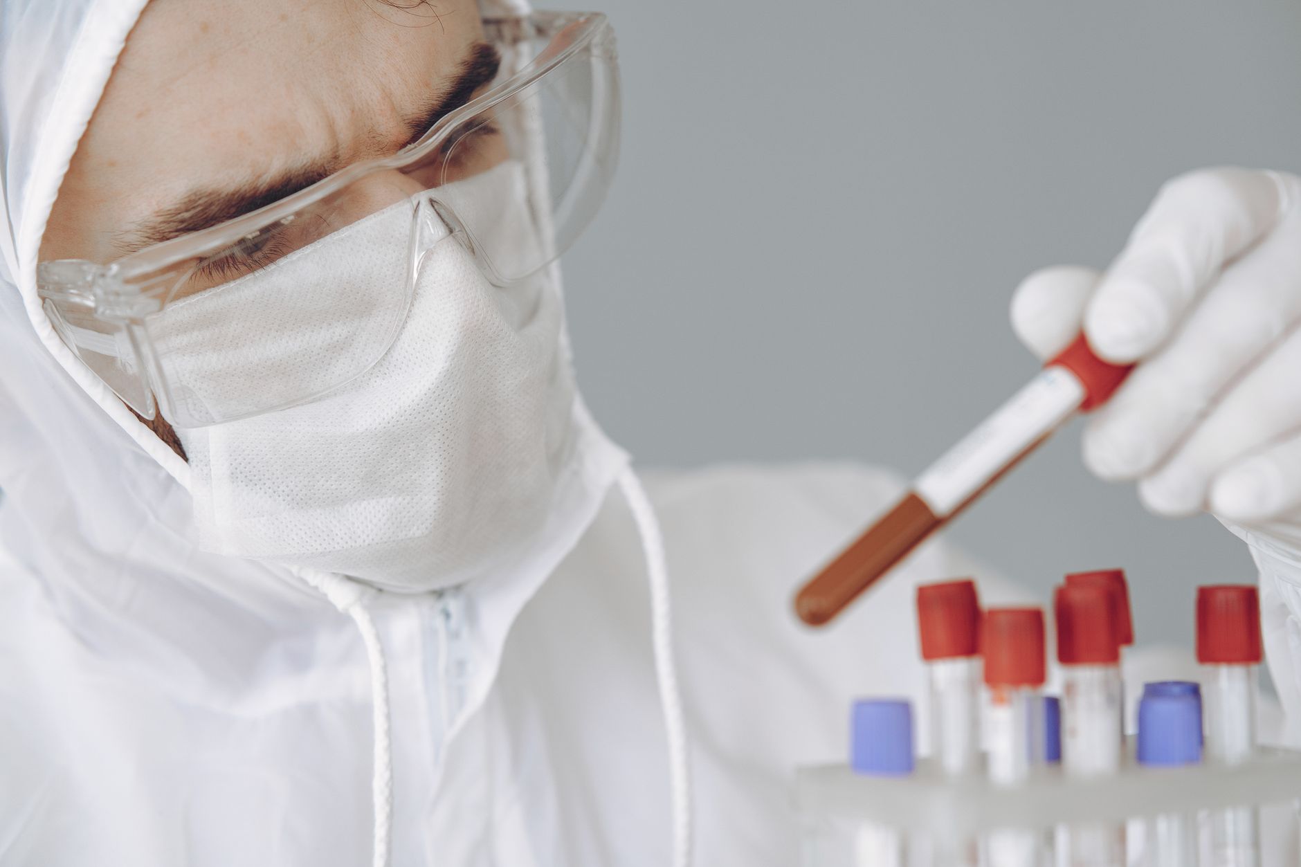 Epidemia de Ebola se extinde în Africa. Ce avertismente au experții europeni pentru România