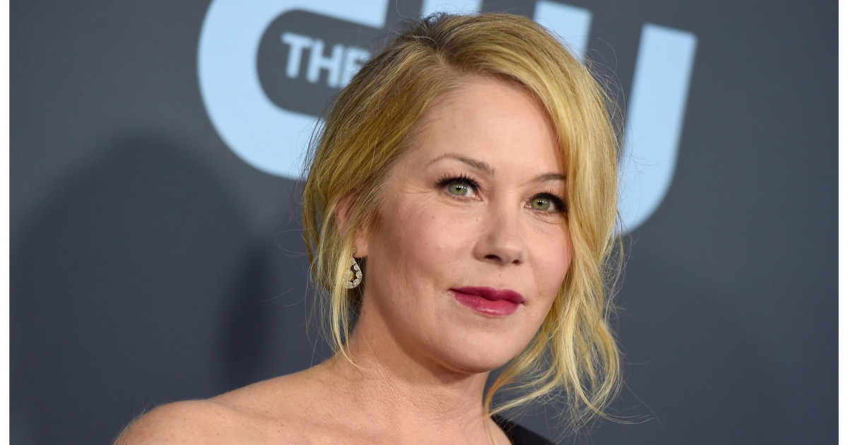 Christina Applegate a fost diagnosticată greșit cu scleroză multiplă. De ce este dificilă identificarea bolii
