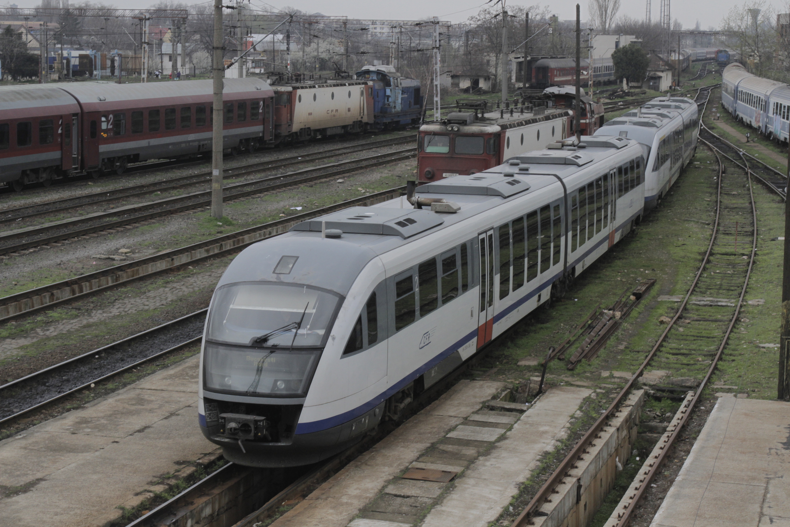 Explicații de la CFR Infrastructură privind întârzierile trenurilor la intrarea în Gara de Nord