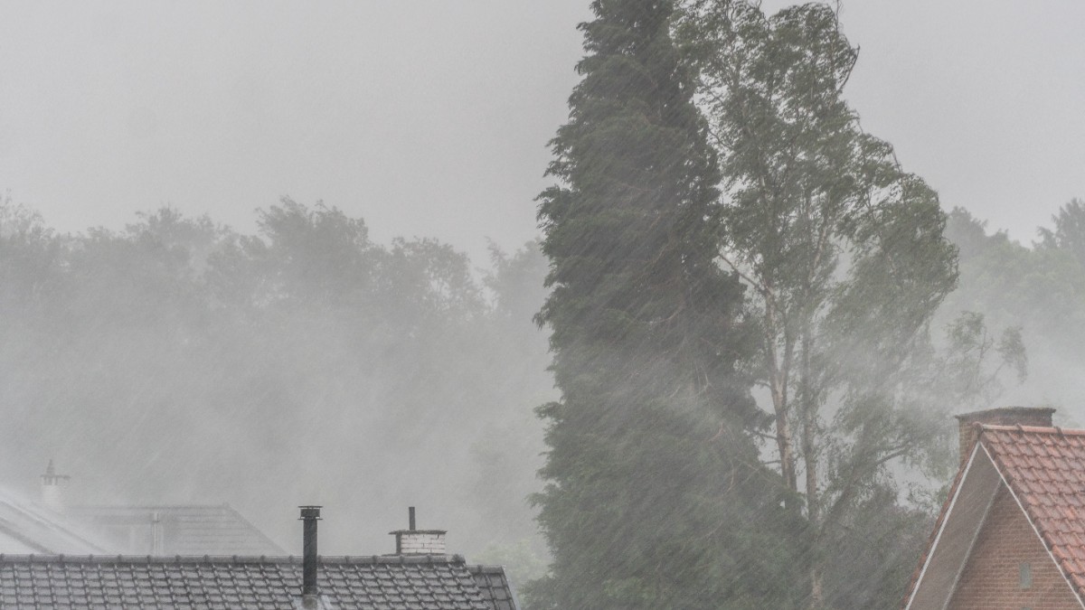 Avertizări meteo de cod galben în numeroase județe: ploi torențiale, grindină și vânt puternic