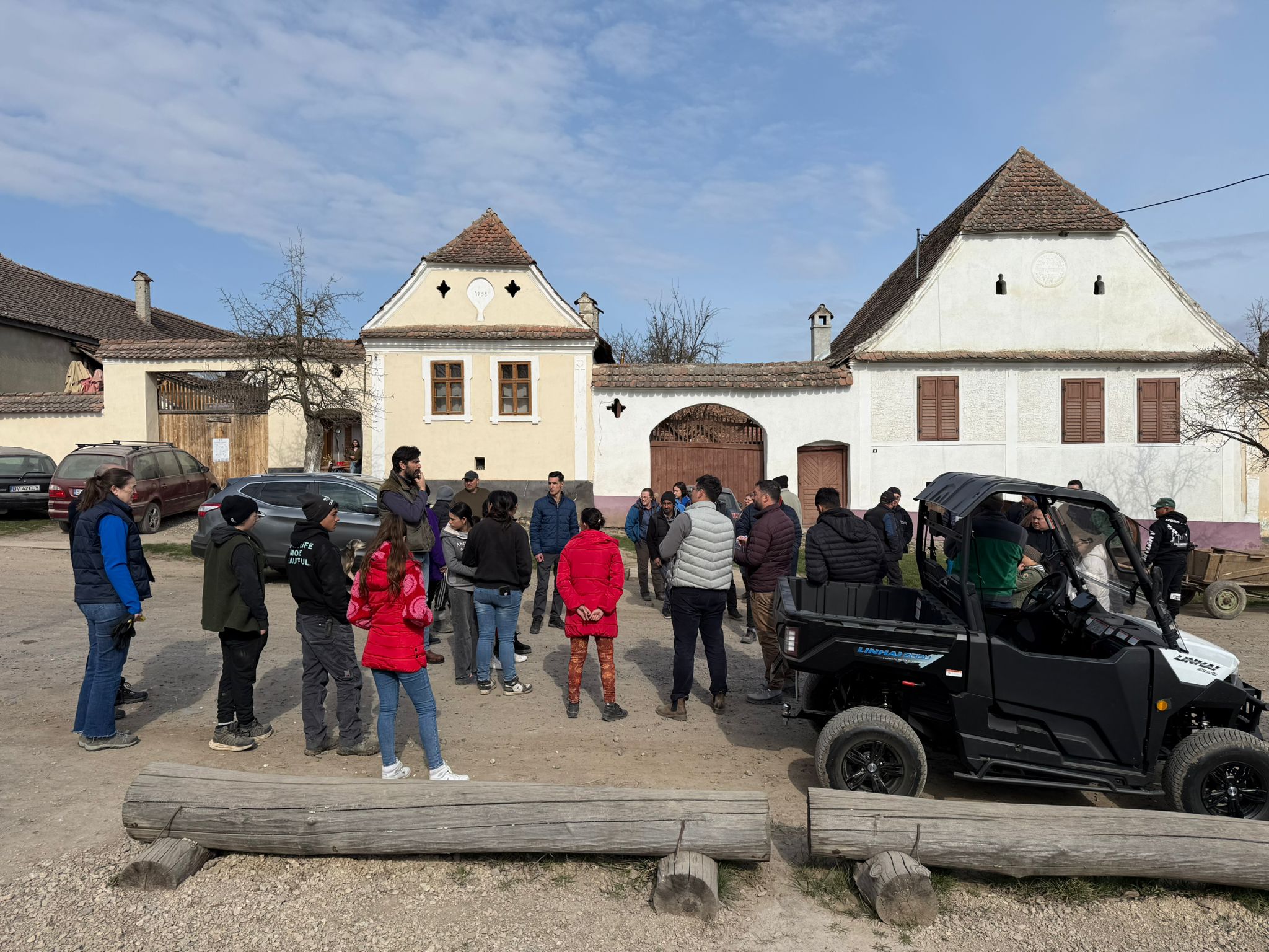 Viscri, satul UNESCO, își protejează peisajul: a creat un centru de colectare pentru gunoiul de mari dimensiuni