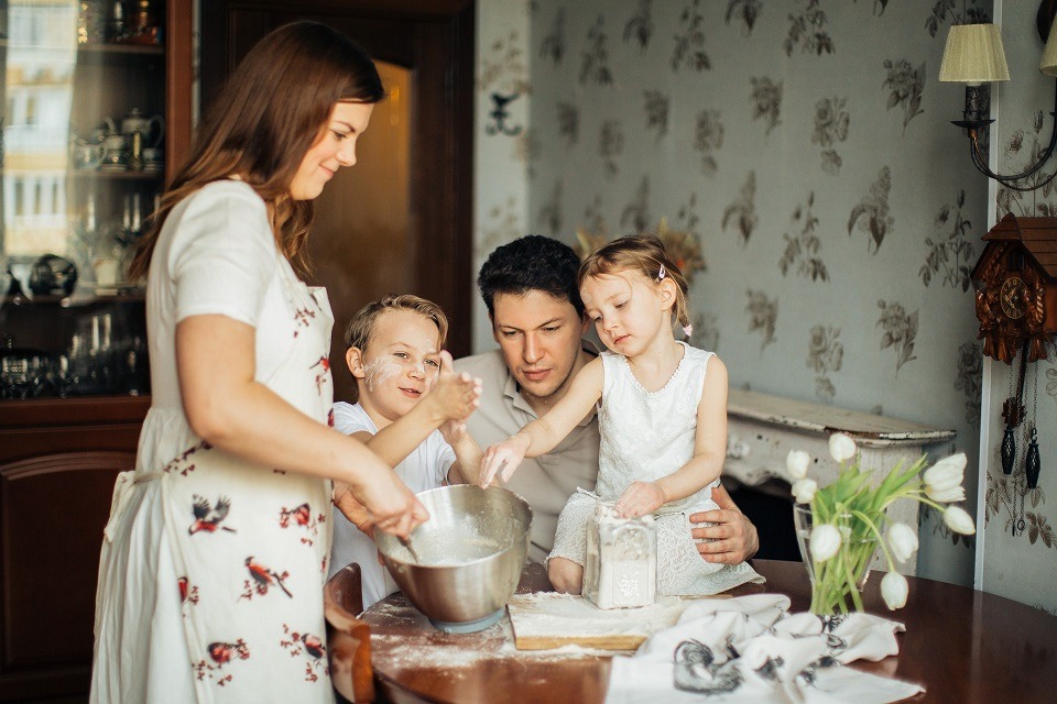 România ar putea introduce în 2027 un sistem de certificare pentru companiile prietenoase cu familia