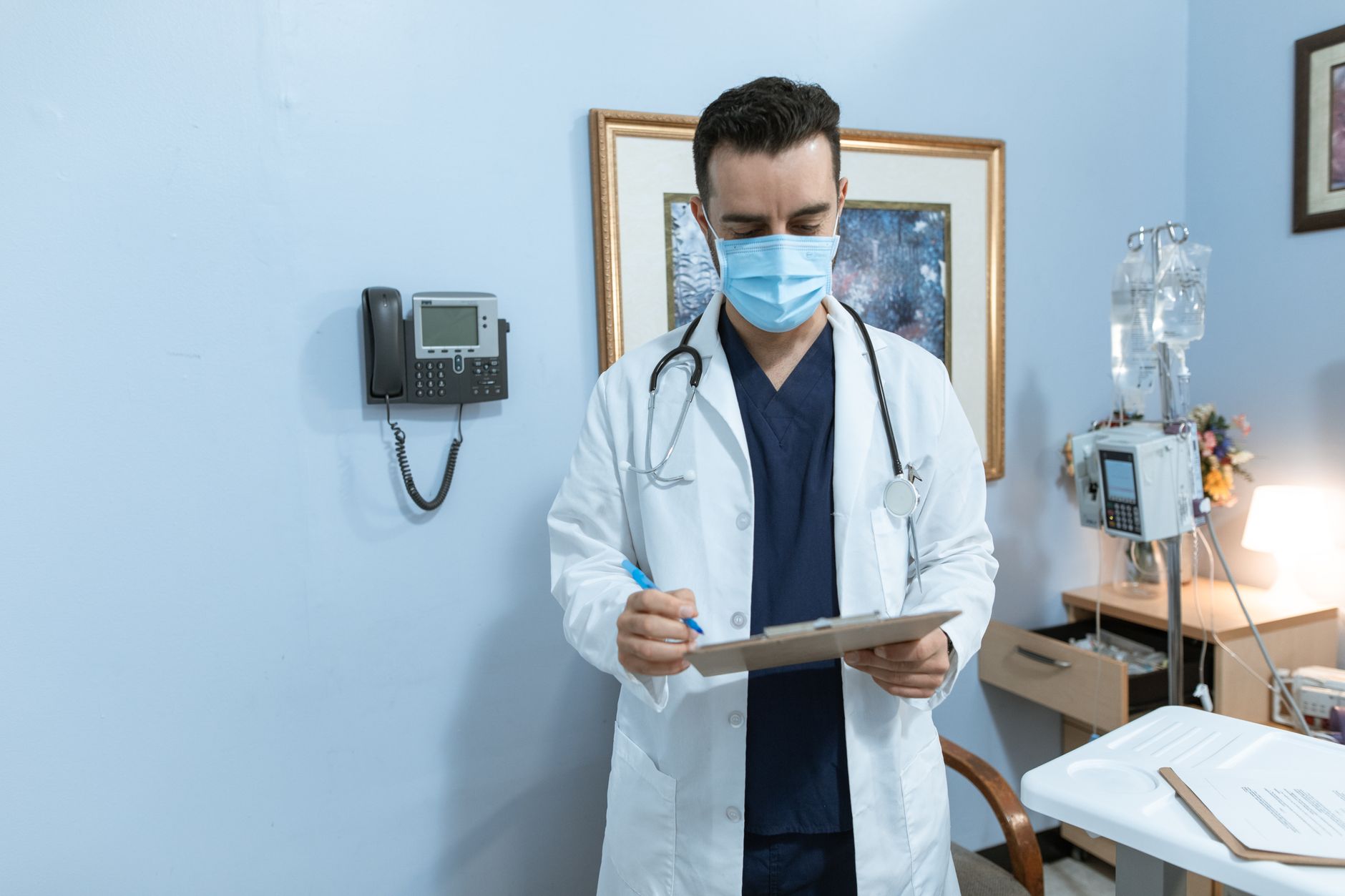 Strategie pentru sancționarea medicilor care lucrează în sectorul privat în timpul programului de stat