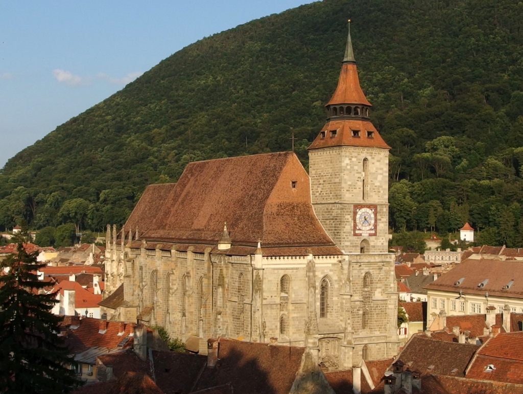 Restaurarea Curții Bisericii Negre din Brașov: Baumeister SRL câștigă contractul de 12,97 milioane de lei