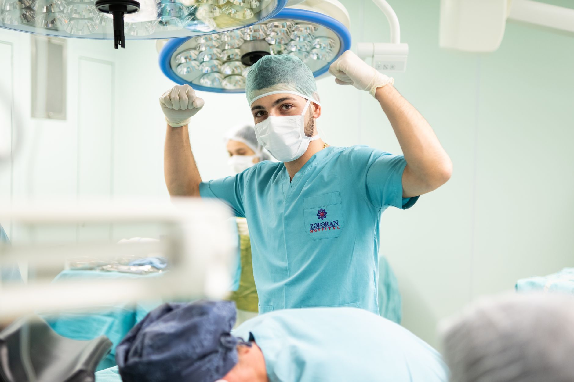 Pensionar din Gorj va primi aproape 110.000 de lei după ce a plătit o operație cu robotul Da Vinci