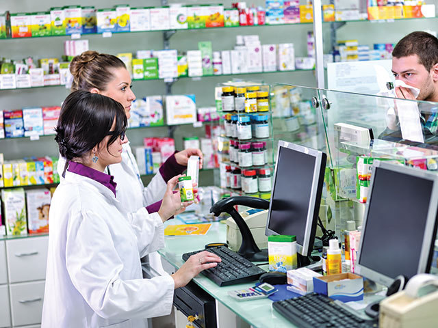 Diferențe majore în servicii medicale: în Franța 95% dintre farmacii oferă vaccinuri, în România sub 5%