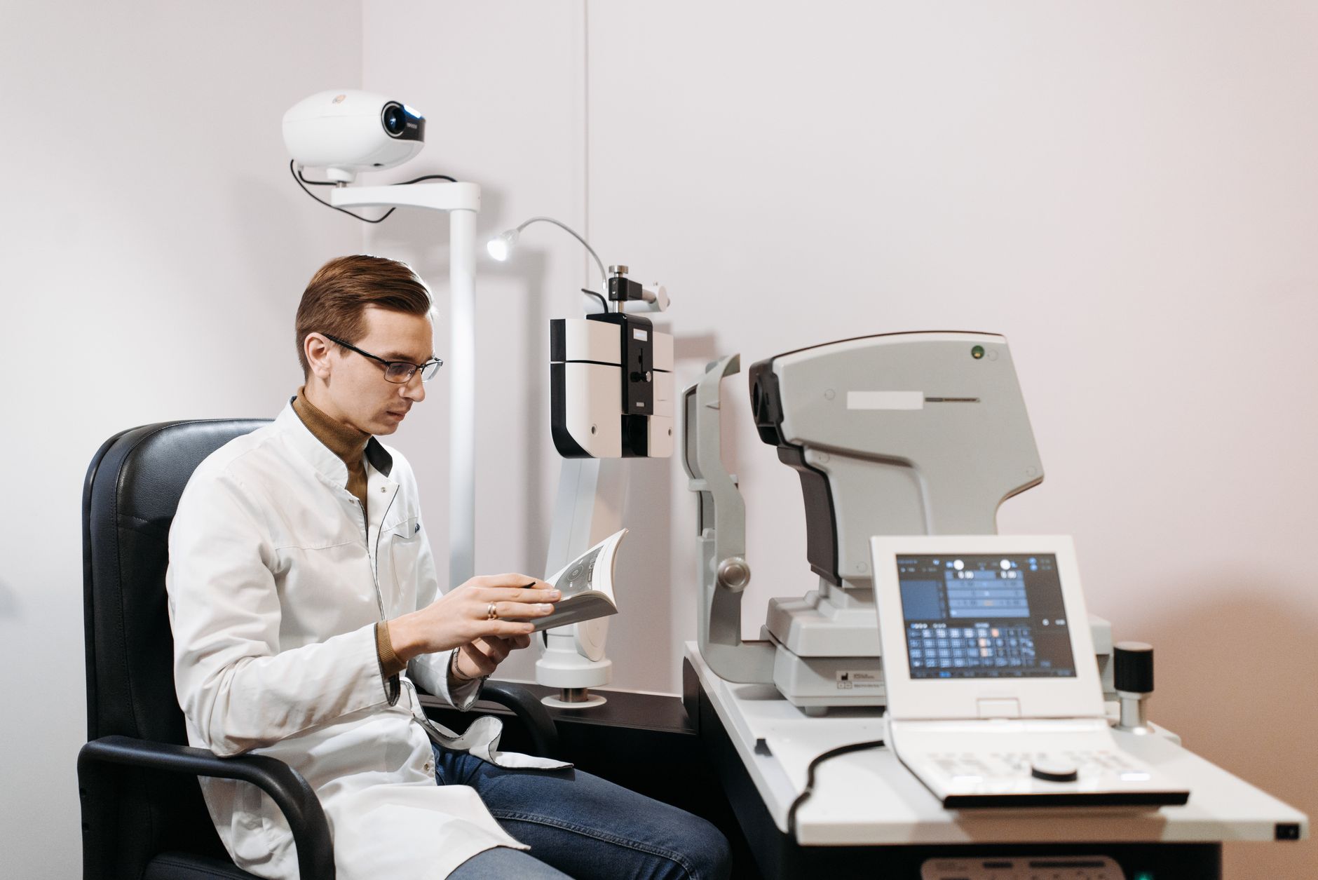 Dr. Teodor Holhoș este primul chirurg oftalmolog din România inclus în două topuri europene ZEISS