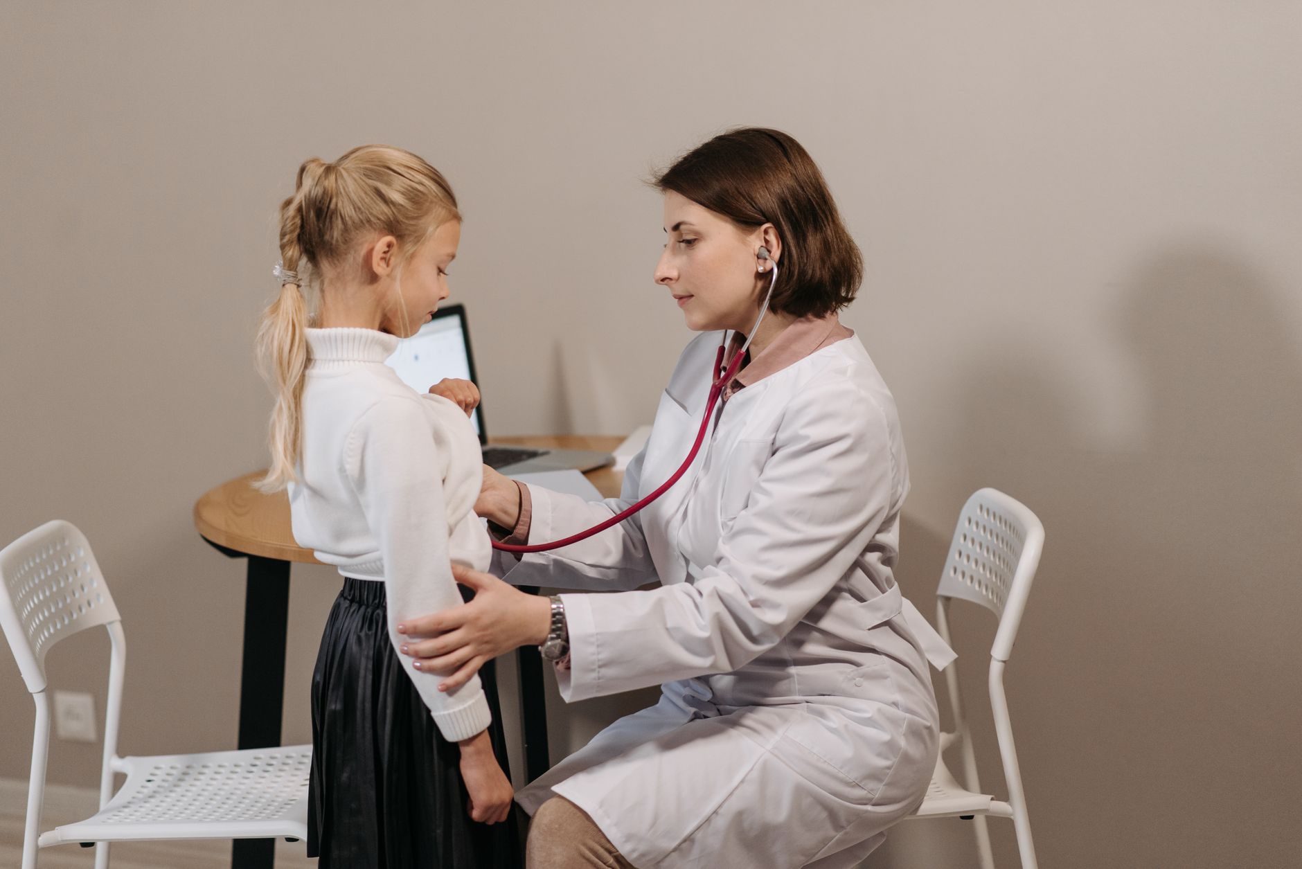 Controalele medicale esențiale pentru copii înainte de începerea anului școlar