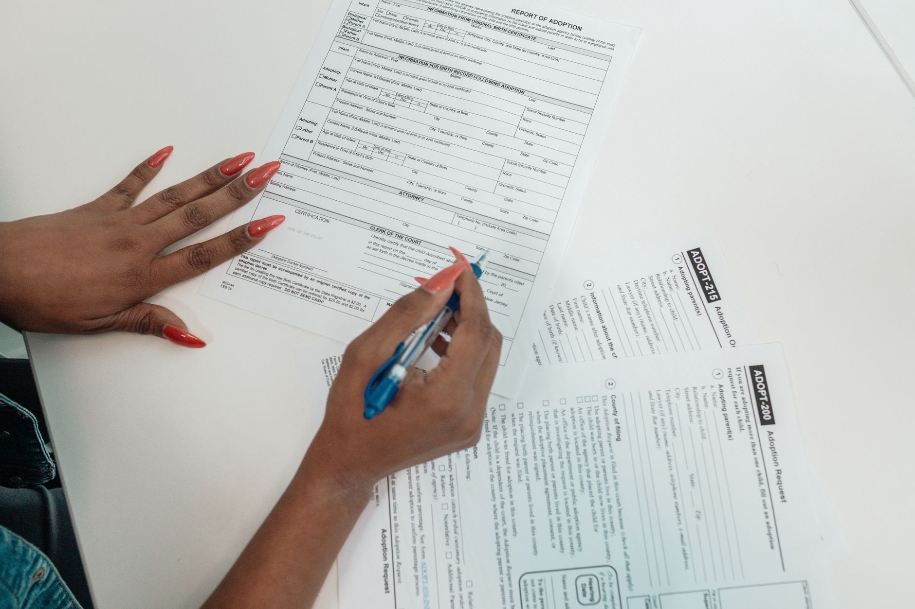 Românii au dorința de a achita creditele ipotecare înainte de termen, arată un studiu REMAX Europe