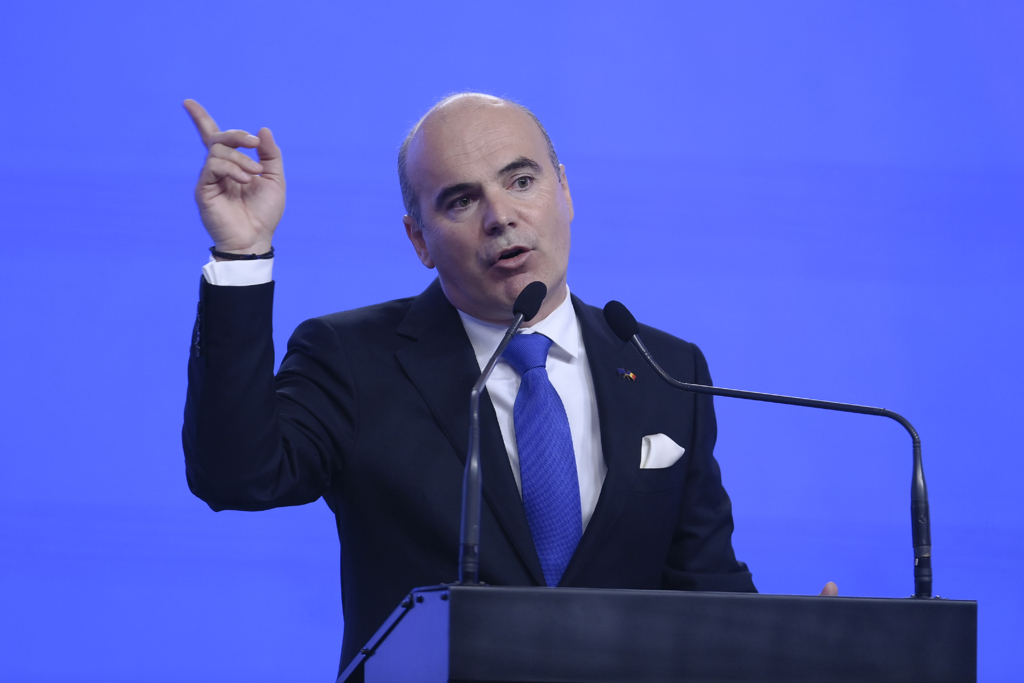 Rareș Bogdan propune un Congres Extraordinar pentru înlăturarea lui Ilie Bolojan de la șefia PNL