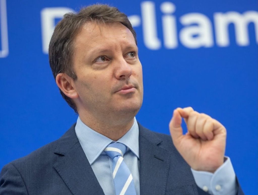 Siegfried Mureșan, primul de la Palatul Parlamentului. Se pregătește formarea unui Guvern de reformă