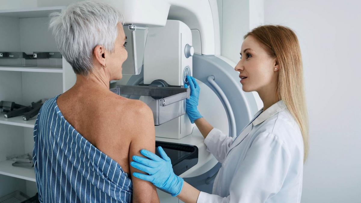 Cancerul de sân: cum pot femeile să beneficieze de investigații și tratamente decontate de CNAS