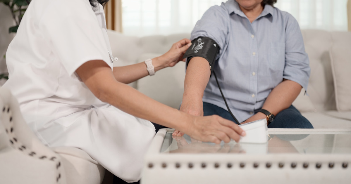Reguli pentru îngrijiri medicale la domiciliu: cine beneficiază de decontarea serviciilor prin sistemul public