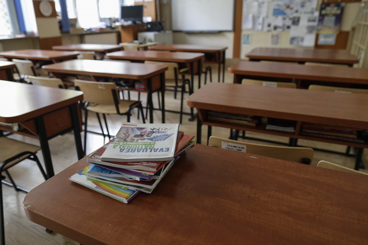 Guvernul stabilește noi reguli pentru acordarea burselor: bursele sociale vor fi plătite tot anul