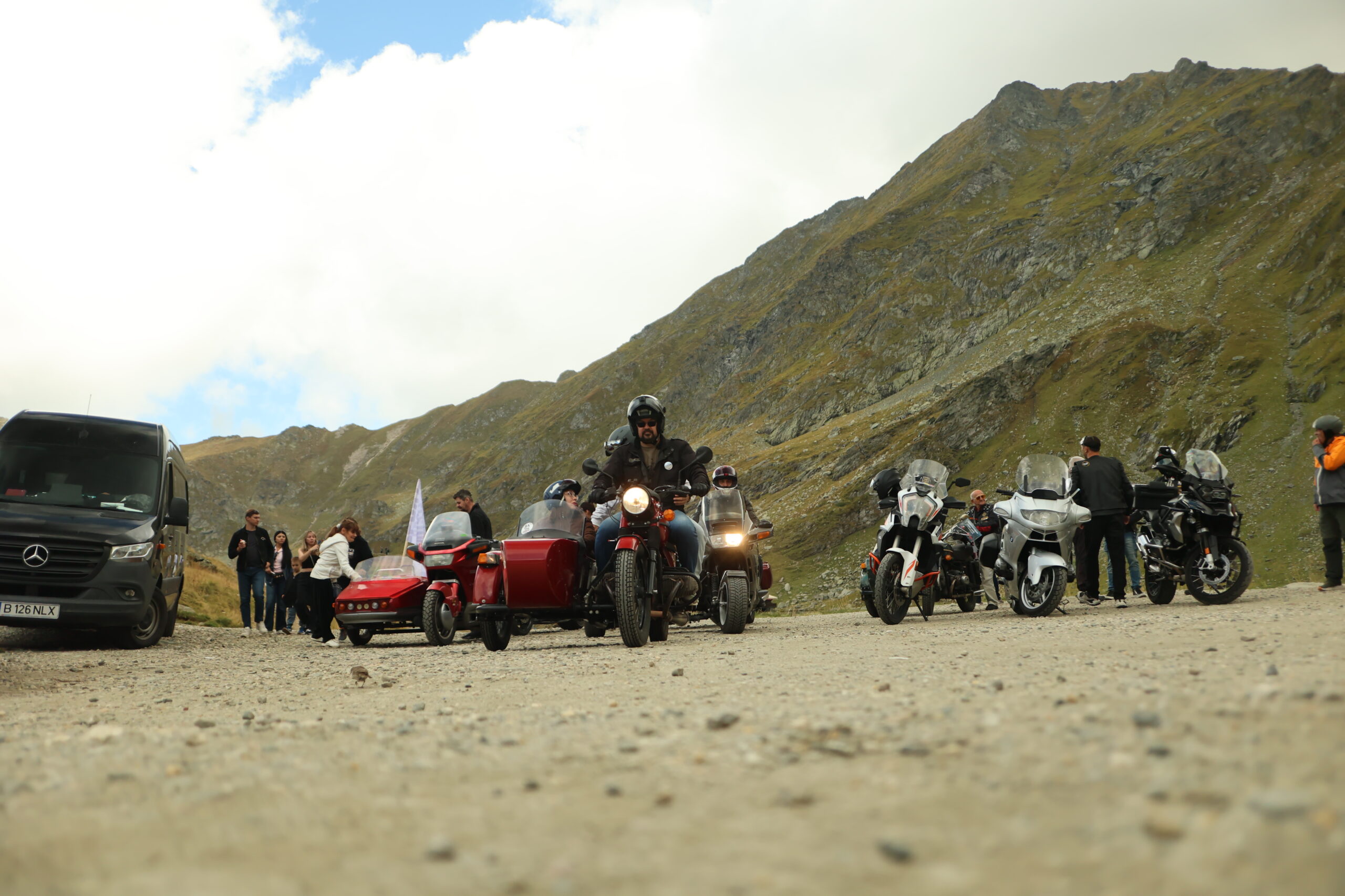 Mobilizare fără precedent pe Transfăgărășan: Bikerii au susținut persoanele cu dizabilități
