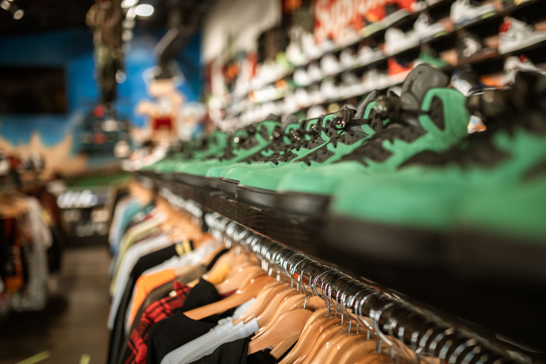 True to Sole deschide magazin fizic în Promenada Mall din București și angajează consultanți de vânzări
