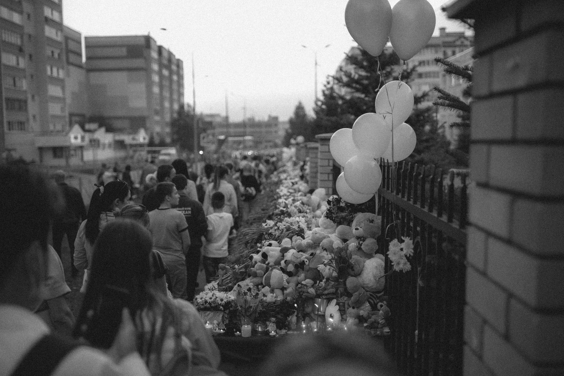 11 ani de la tragedia din Colectiv: Comemorarea celor 65 de victime și problemele sistemului sanitar