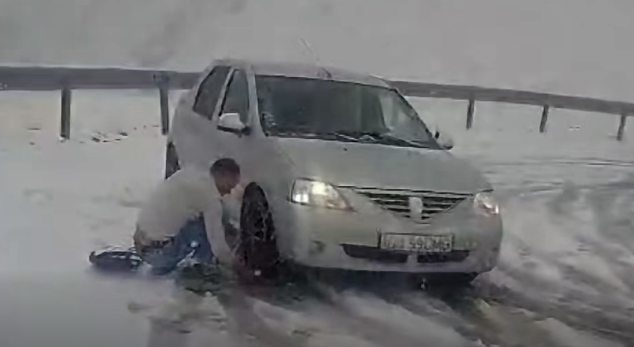 Circulația pe Transalpina se închide sâmbătă pe sectorul Rânca – Obârșia Lotrului din cauza ninsorilor