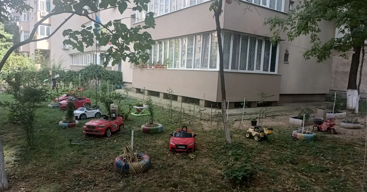 Amenzi pentru grădinăritul în fața blocurilor. Ce riscă locatarii care plantează legume sau flori