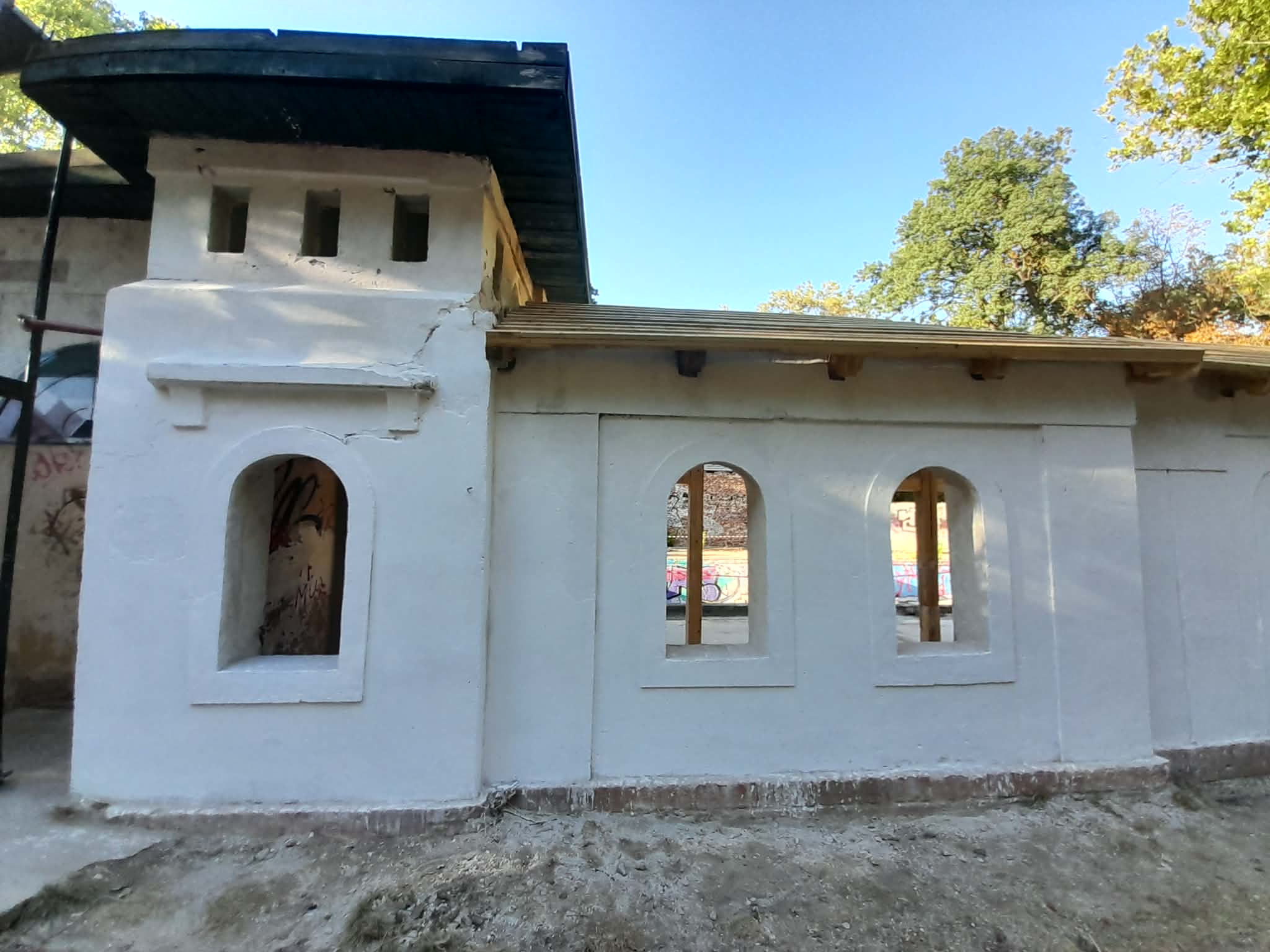 Voluntarii au salvat baza sportivă Uszoda din Timișoara, un monument cu o vechime de 100 de ani