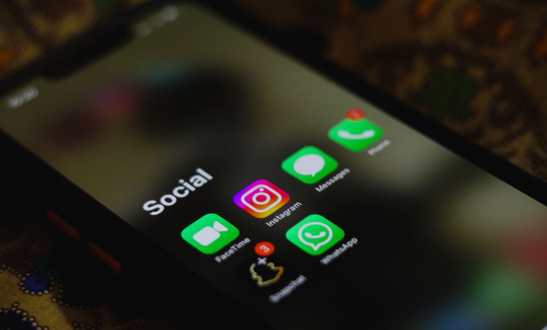 Șoferii români sunt racolați pe TikTok de rețelele de trafic de migranți din Europa