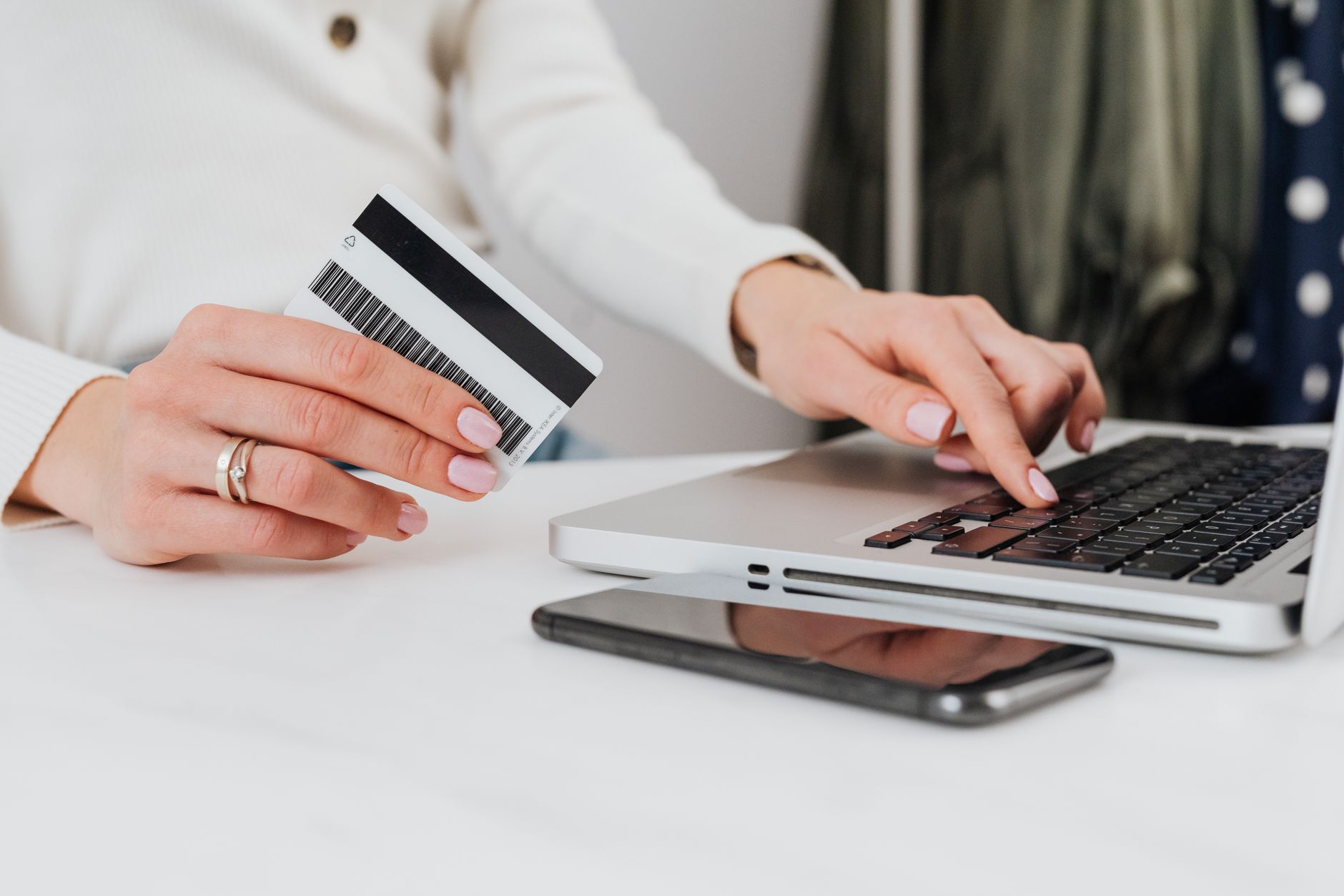 Evoluția comerțului electronic în România și impactul platformelor de economisire a consumatorilor