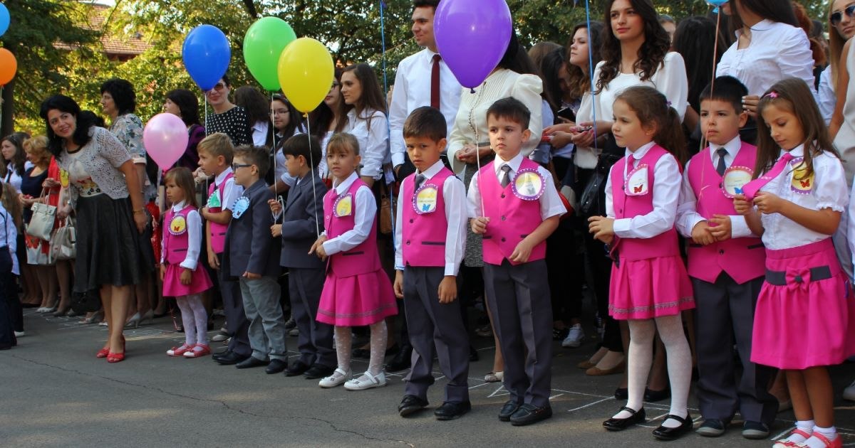 Senatul a adoptat proiectul care introduce uniforma școlară obligatorie în România