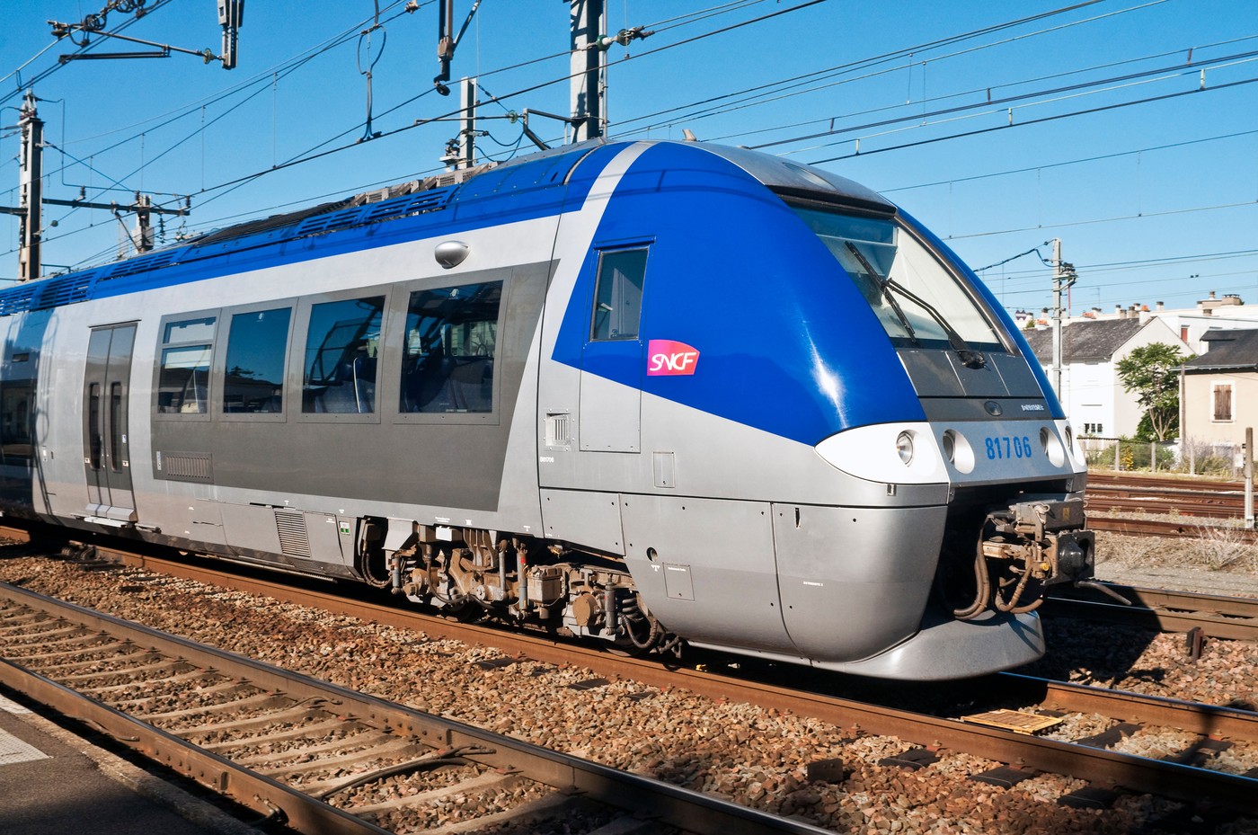 Accident feroviar în Normandia: Un tren a deraiat între Rouen și Caen, bilanțul victimelor fiind de 44 de persoane