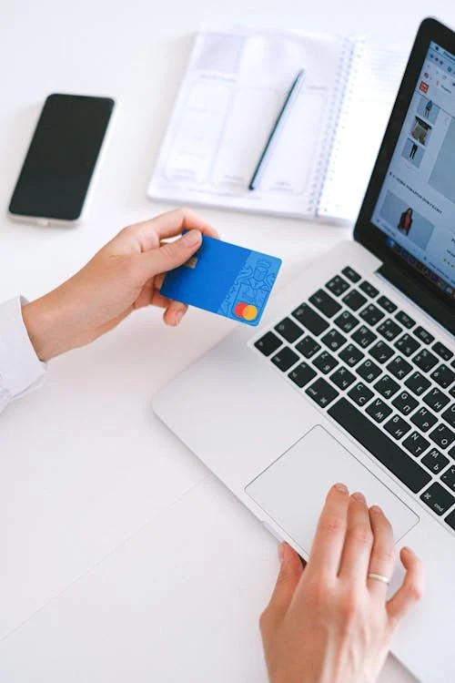 Piața e-commerce din România a crescut la 12,9 miliarde de euro, fiind cea mai mare din Europa de Est