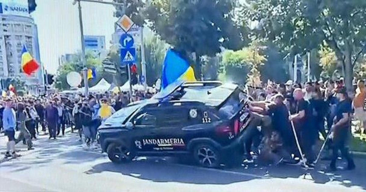 Doi membri AUR reținuți după violențele de la protestul ciobanilor din Piața Victoriei