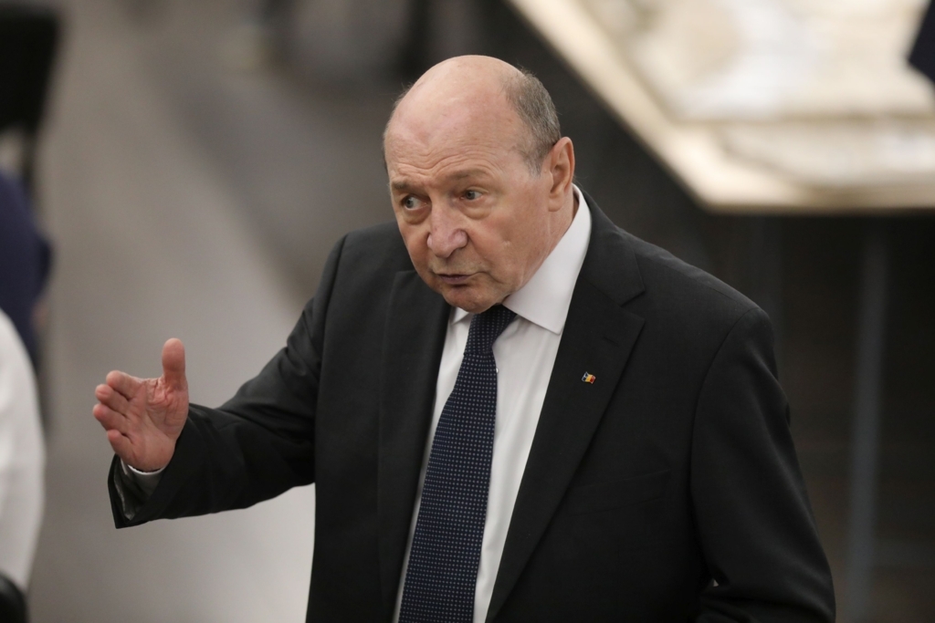 Traian Băsescu îl critică dur pe Nicușor Dan pentru întârzierea desemnării unui nou premier