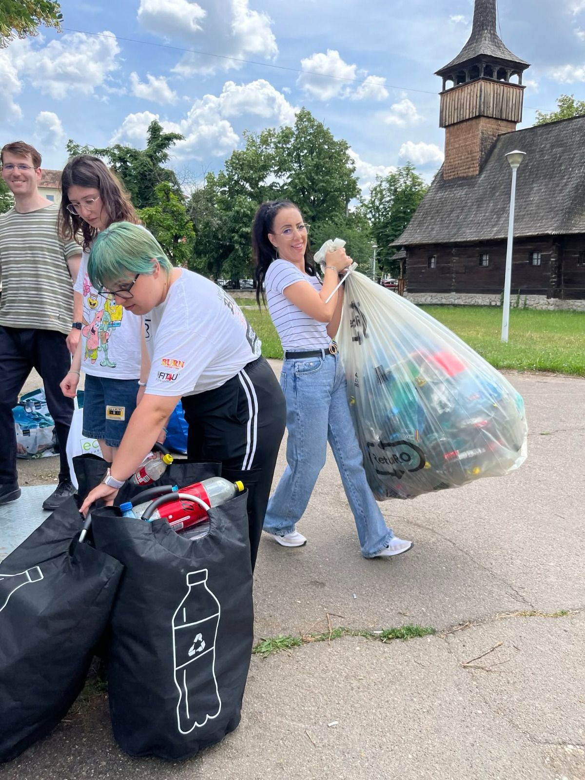 Caravana ECO Student ajunge în universitățile din România pentru colectarea ambalajelor