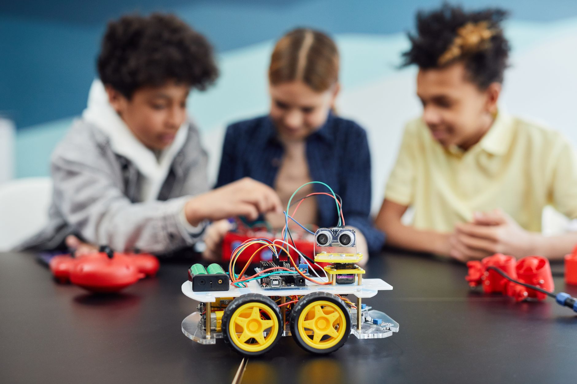 Elevii din Galați au construit un robot agricol care folosește inteligența artificială pentru culturi