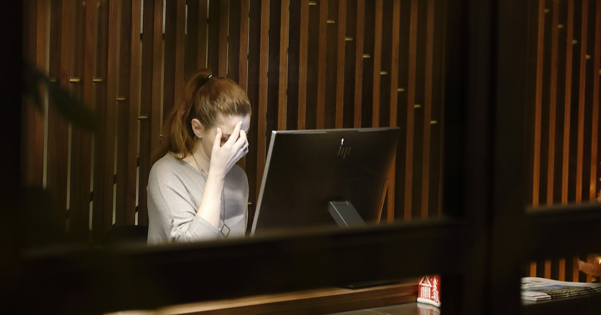 Studie: 45% dintre angajații din România suferă de burnout din cauza activității profesionale