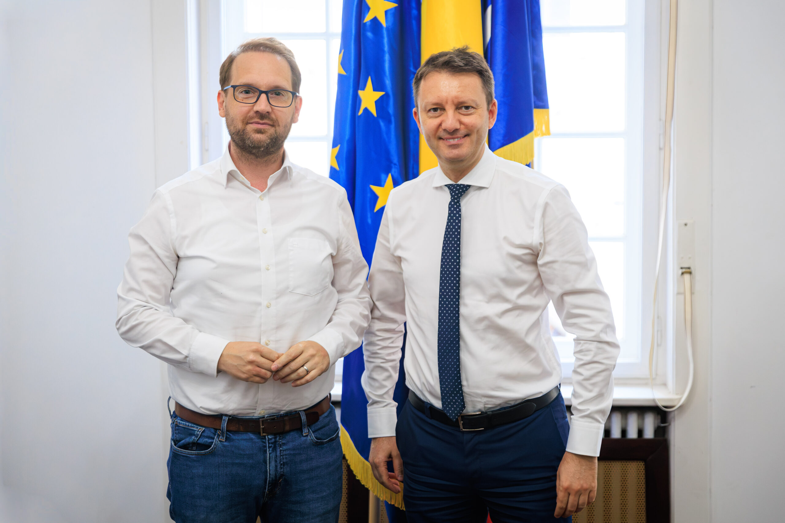 USR solicită PSD-ului să voteze Guvernul Siegfried Mureșan pentru a pune capăt crizei politice