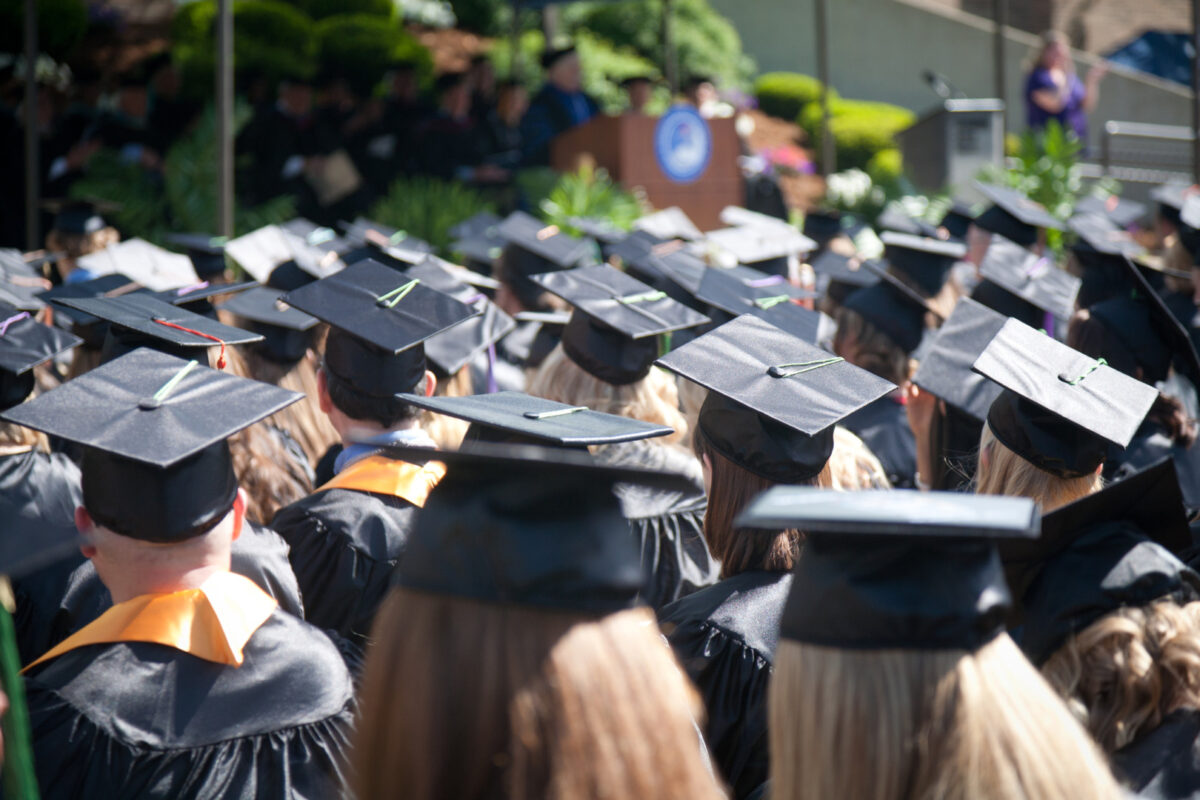 Lipsă critică de locuri în căminele studențești: în București, 5 studenți se bat pe un singur loc