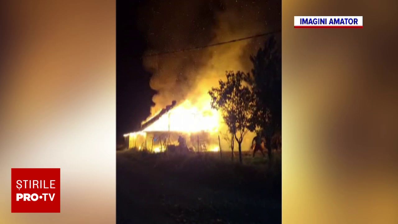 Incendiu devastator în Mureș: un tânăr de 20 de ani a fost salvat din flăcări, dar casa a fost distrusă