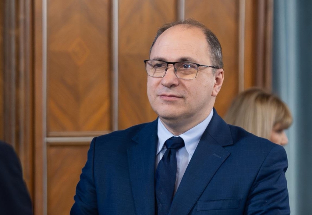 Se deschide procesul de recrutare pentru peste 7.800 de posturi de directori în școlile de stat