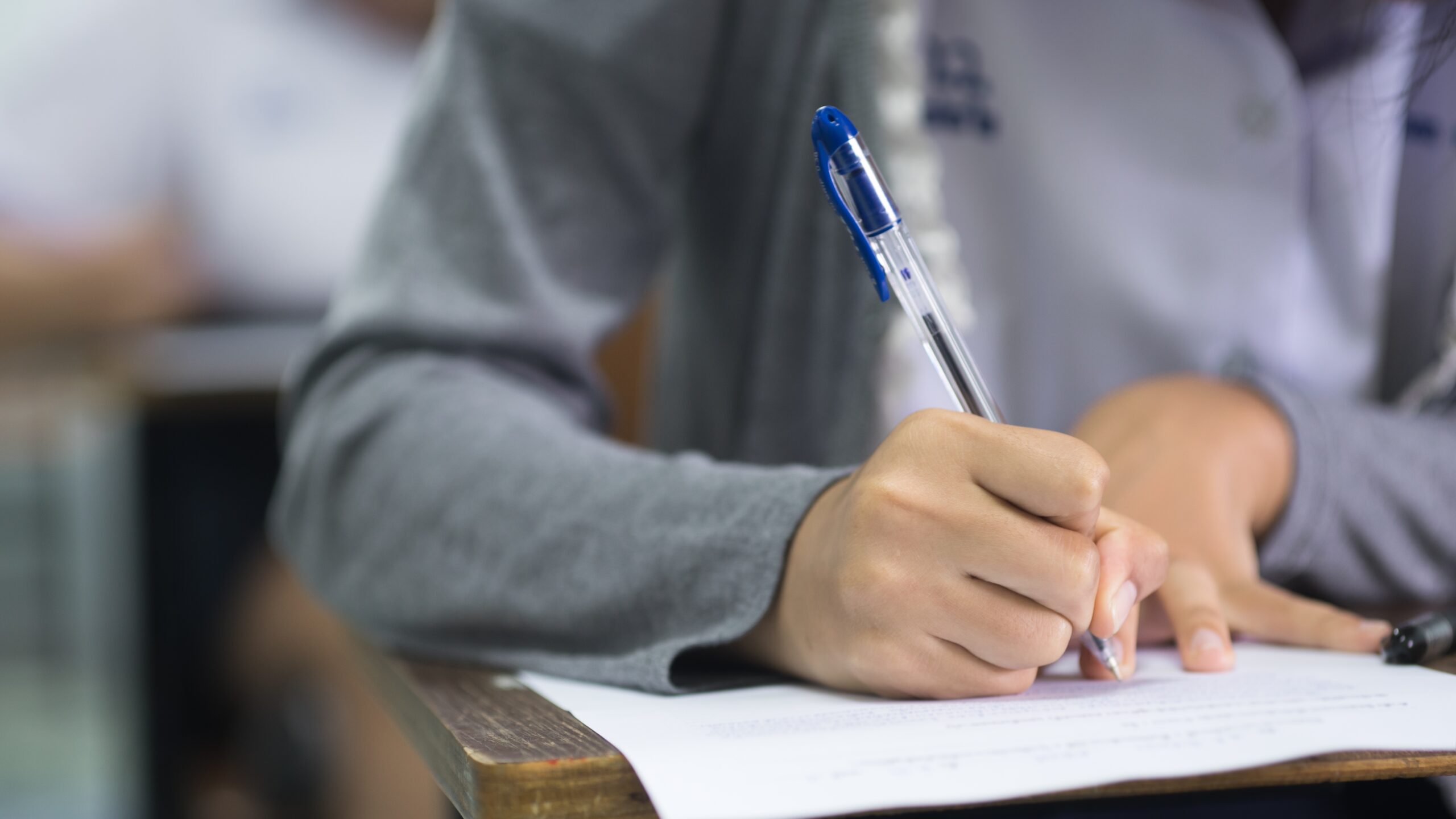 Controverse privind licitația manualelor pentru clasa a IX-a: editurile promovează titluri înainte de finalizare