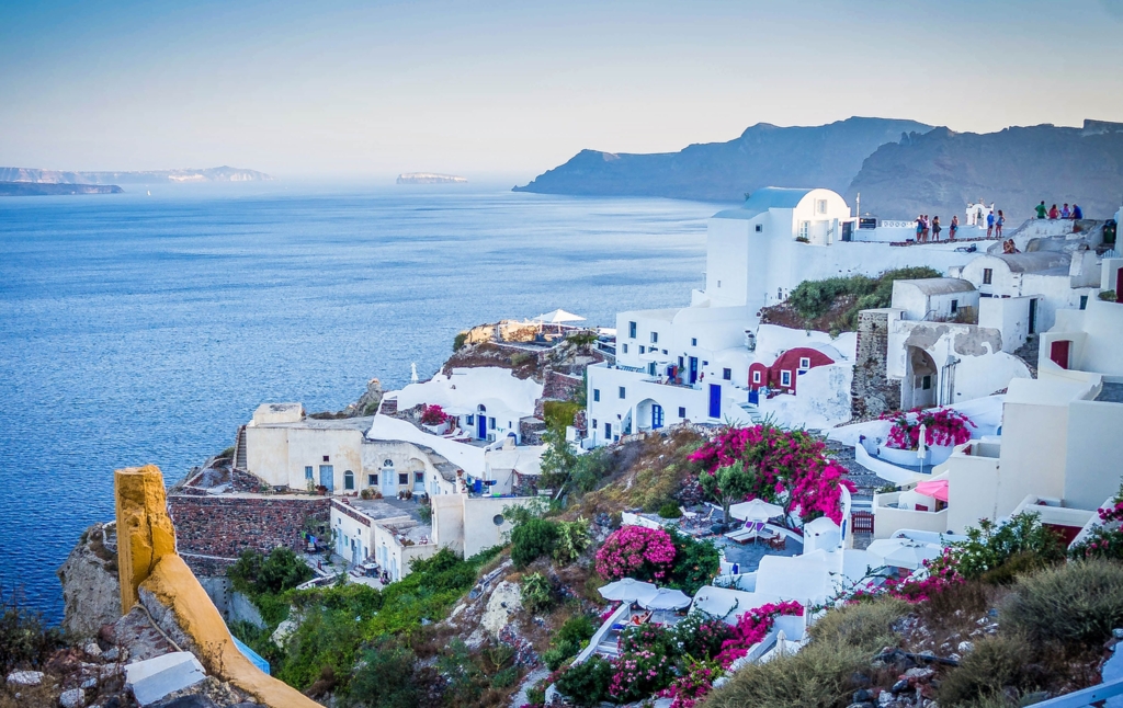 Ofertă de cazare în Santorini: muncă pentru locuință în satul tradițional Finikia