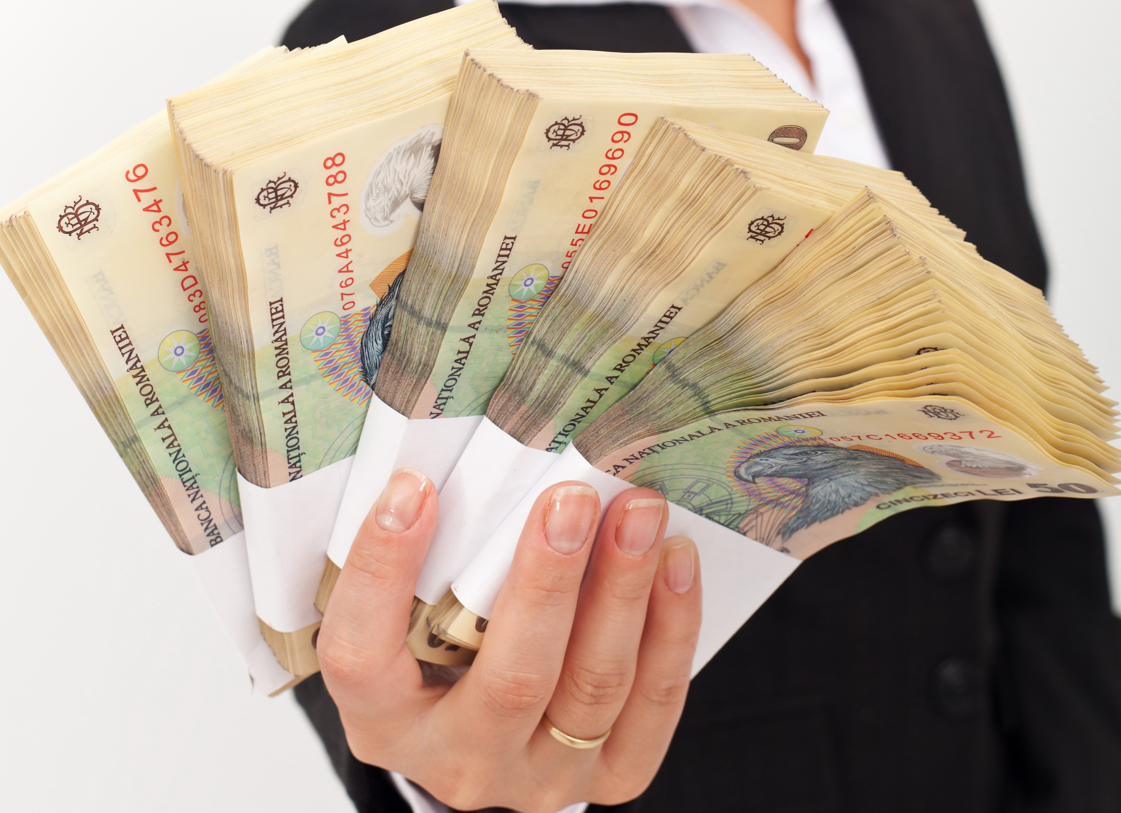 Salarii de peste 14.000 de euro în topul companiilor de stat: detalii despre veniturile managerilor