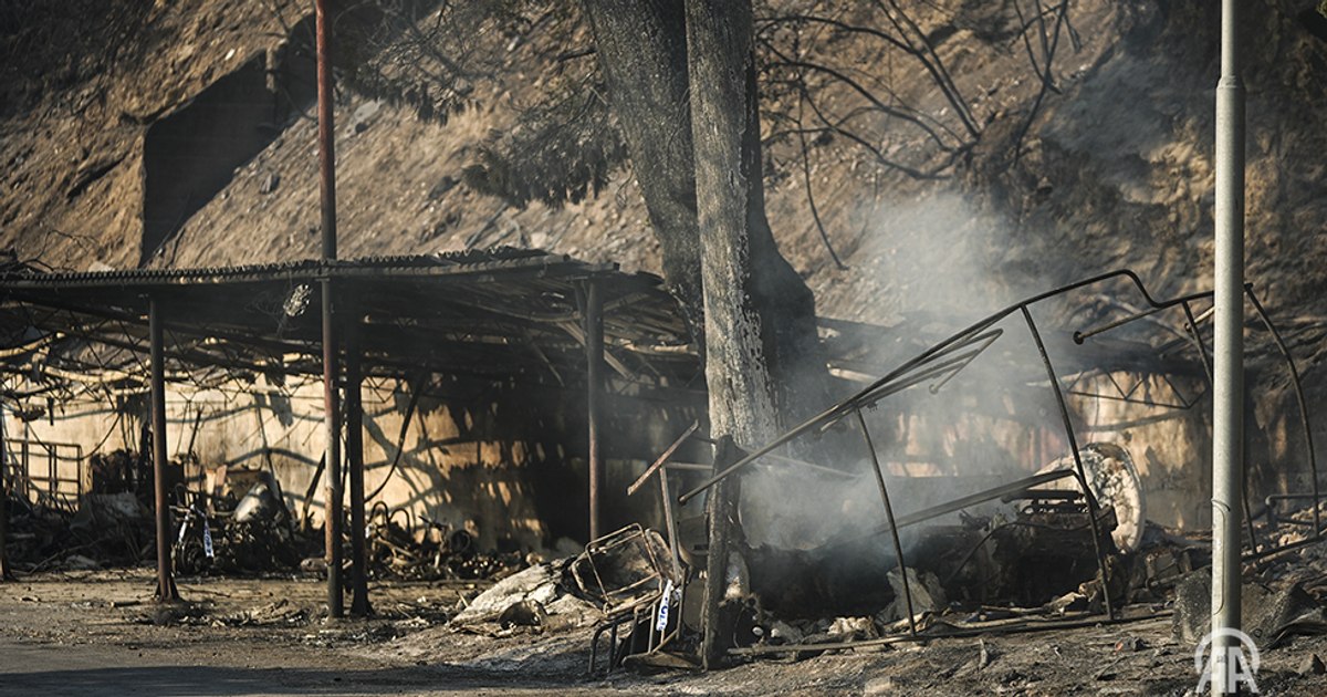 Incendiu masiv pe insula Brac din Croația: Peste 500 de persoane evacuate și 3.500 de hectare distruse