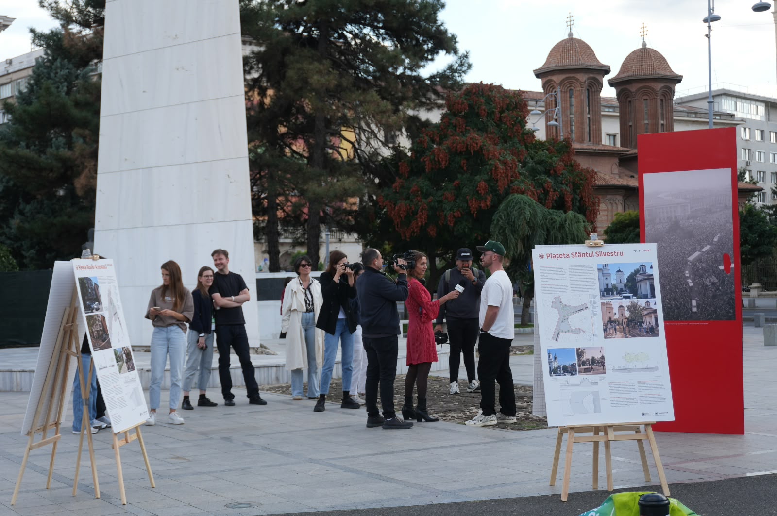 Experiment de pietonalizare în Piața Revoluției: 12 locuri de parcare transformate în spațiu public