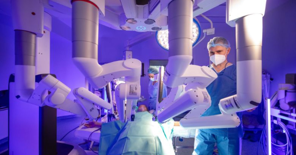 Un pacient de 78 de ani a reușit să își păstreze ambii rinichi după un diagnostic de cancer renal bilateral