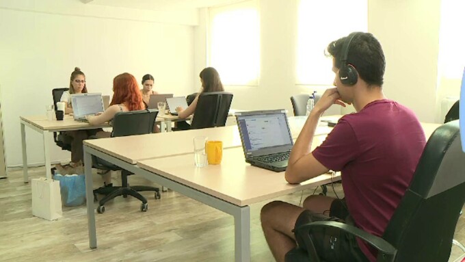 Tinerii sub 26 de ani pot plăti taxe mai mici la contractele part-time, chiar dacă nu sunt studenți