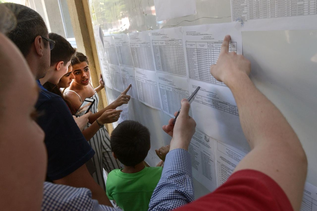Liceele nu vor mai putea organiza examene de admitere proprii. Nicușor Dan a promulgat legea