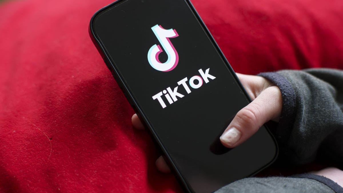 Provocări mortale pe TikTok ajung în școlile din România: riscuri de leșin și deces