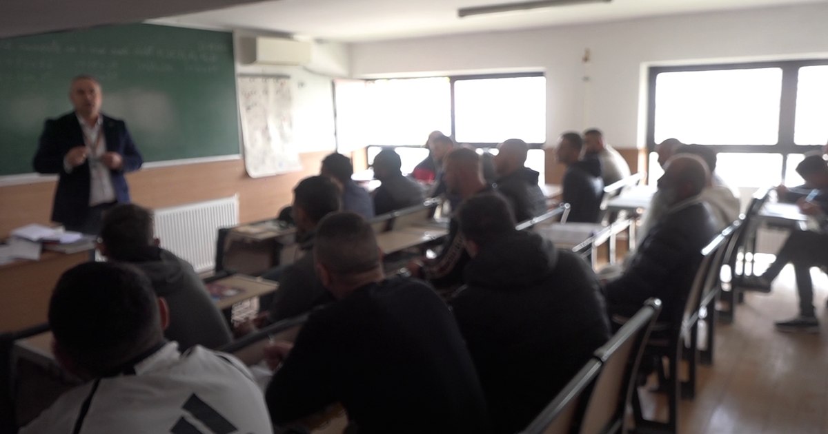 Școală în spatele gratiilor la Botoșani: deținuții învață să citească și să scrie pentru o viață nouă