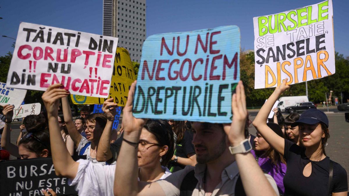 Studenții solicită măsuri urgente de la Guvern: modificări la burse, transport și etică universitară